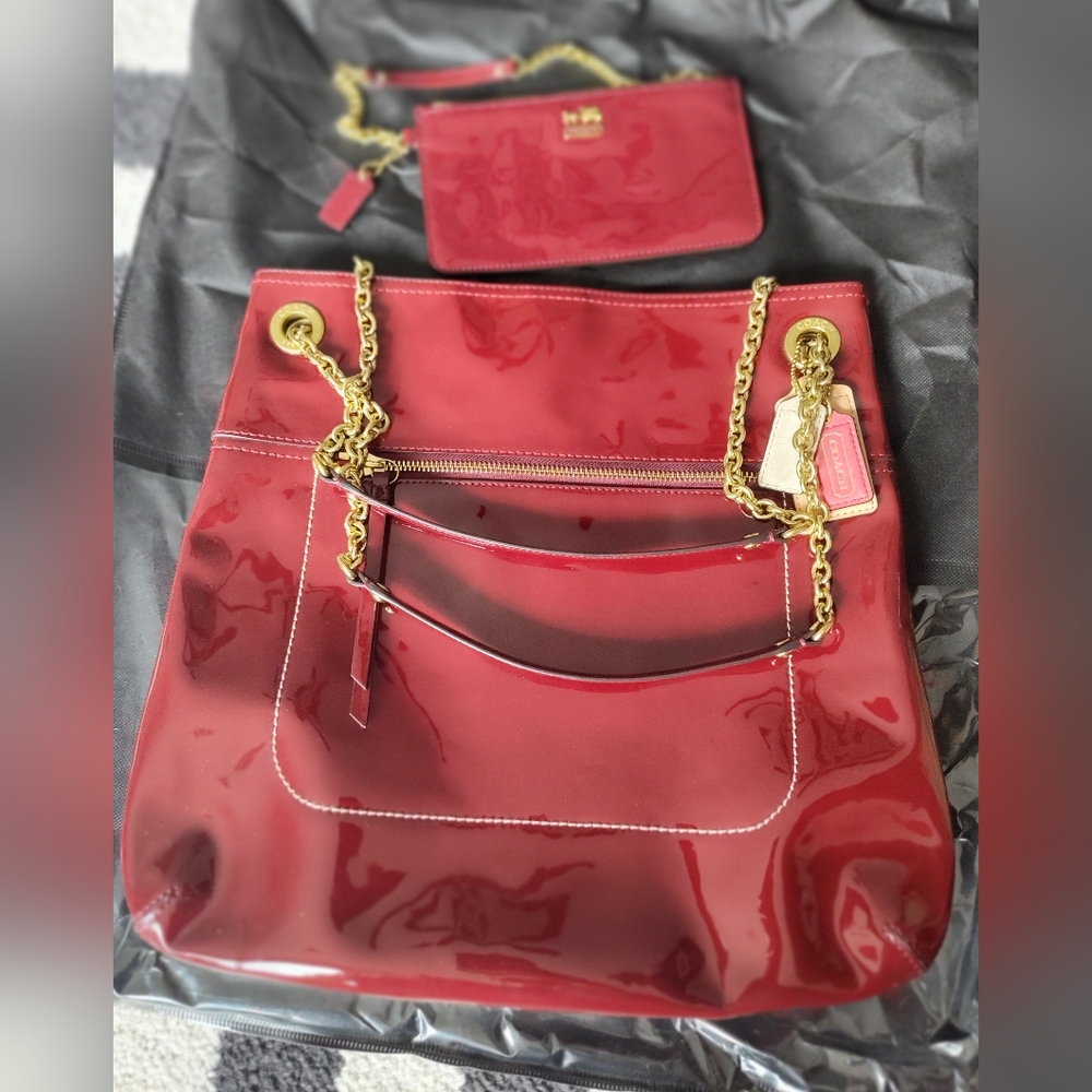 FREE SHIP! 🆕COACH HOBO Madison🍷Patent Leather Crossbody  14 W x 13.3/4 H NWT - Picture 5 of 7